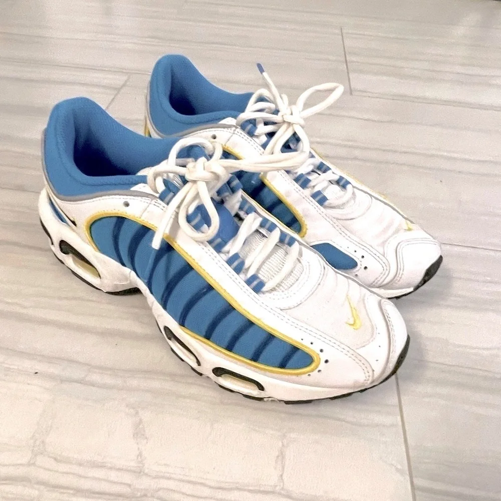 Nike AirMax TailWind 4 Size 8 Men’s and 9.5 Women’s